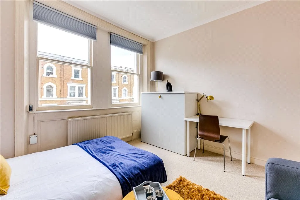Flat Nevern Place in Greater London