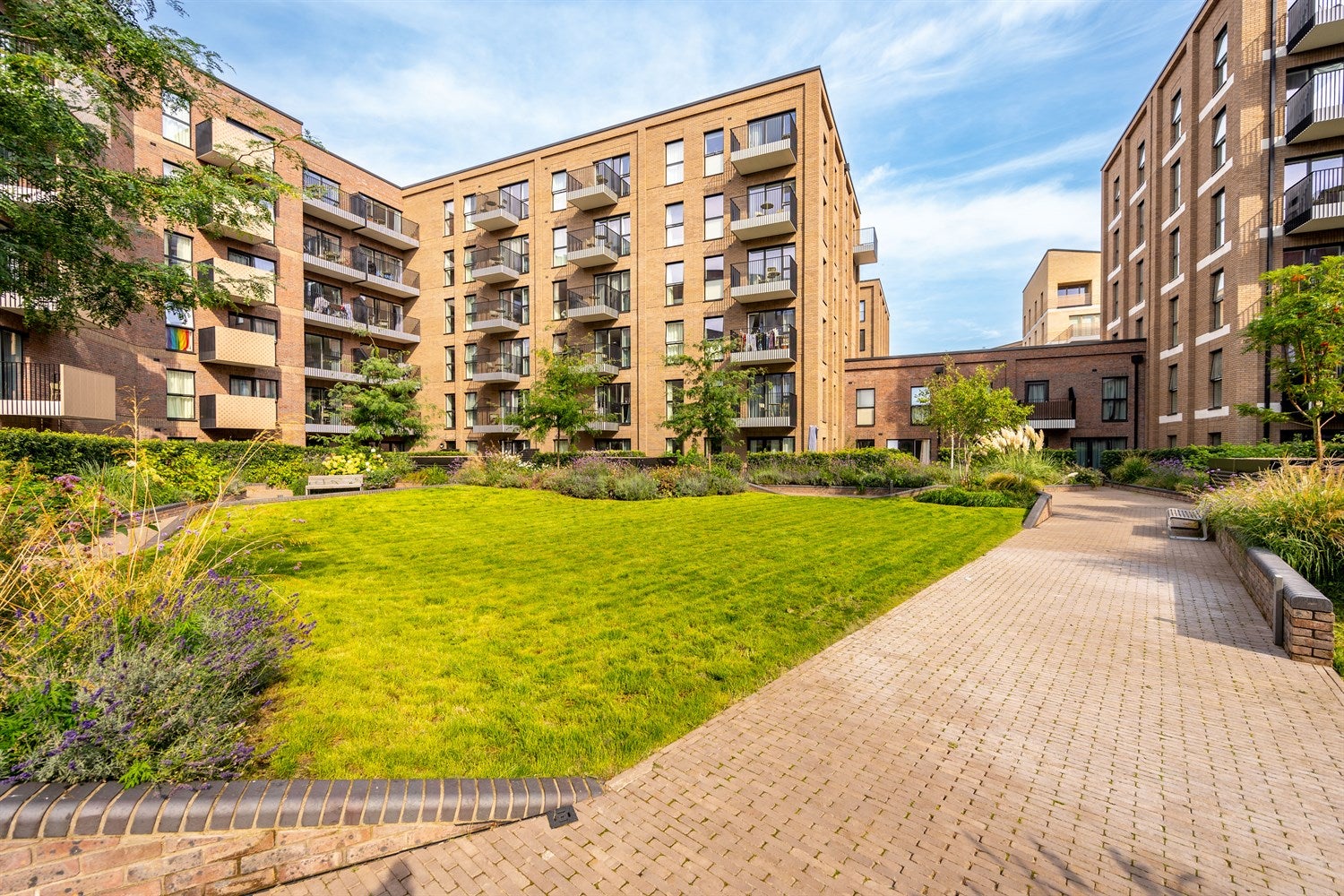 Flat Kenavon Drive in Reading