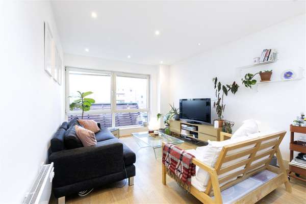 Flat Tiltman Place in Greater London