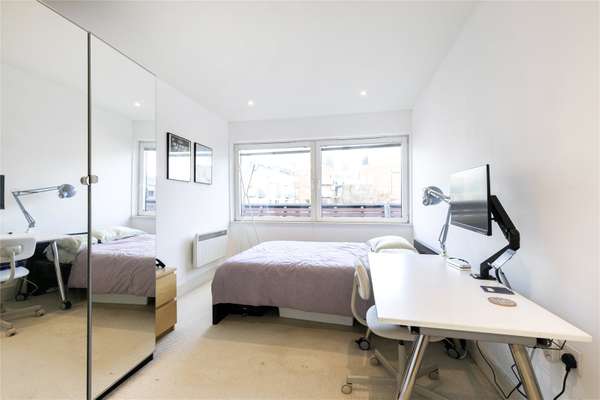 Flat Tiltman Place in Greater London