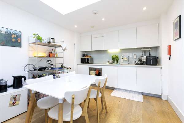 Flat Tiltman Place in Greater London
