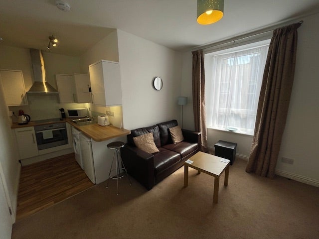 Flat Holburn Street in Aberdeen City