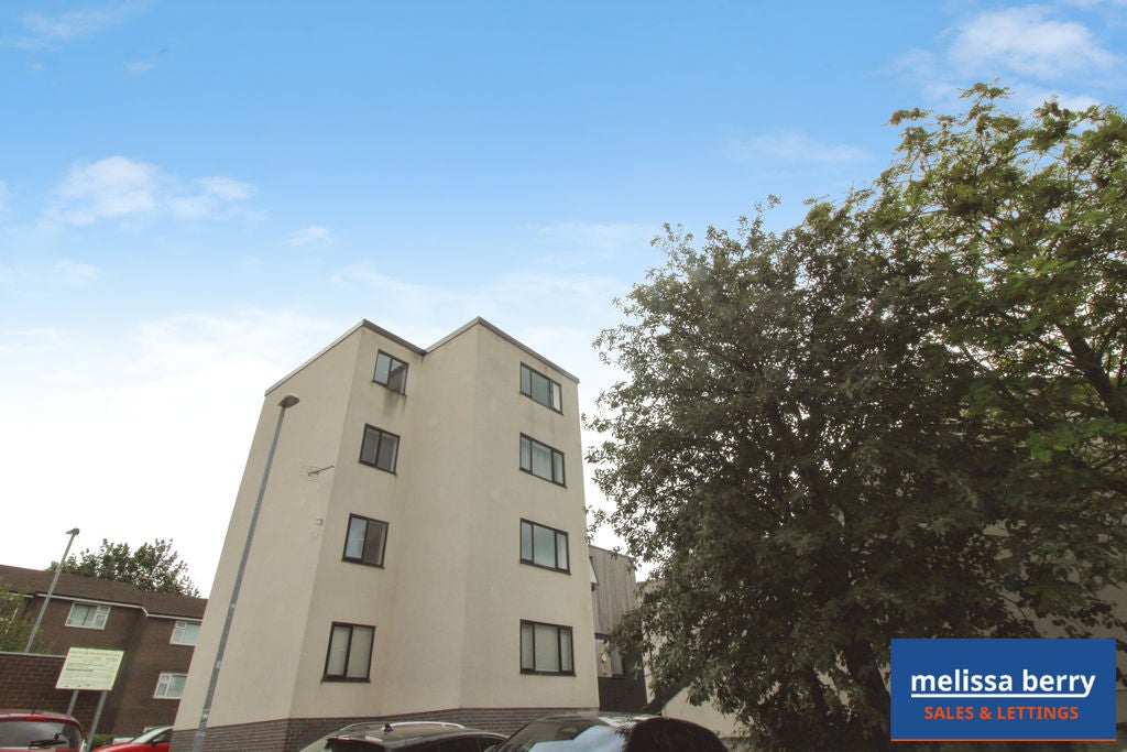 Flat Elm Grove in Prestwich