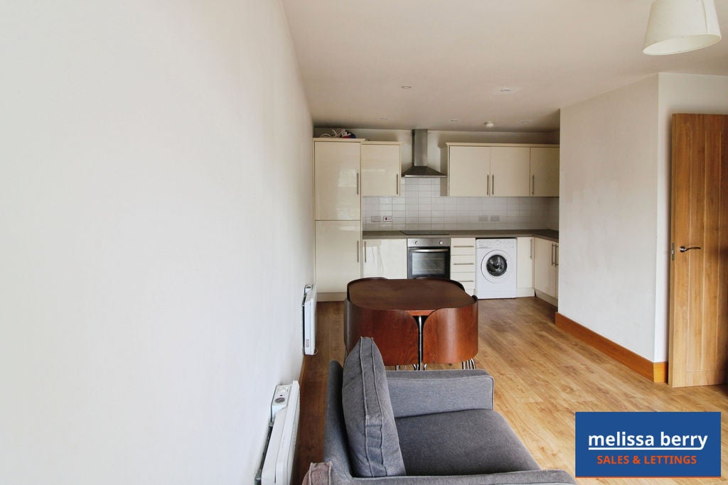 Flat Elm Grove in Prestwich