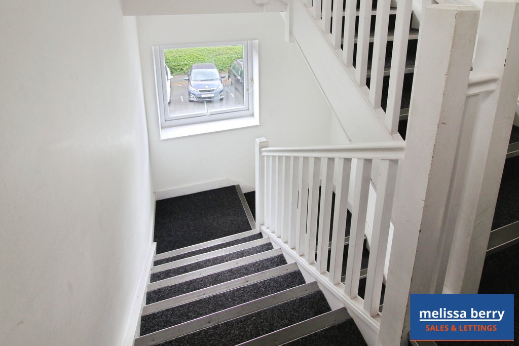 Flat Elm Grove in Prestwich