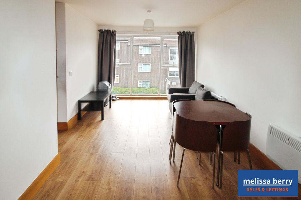 Flat Elm Grove in Prestwich