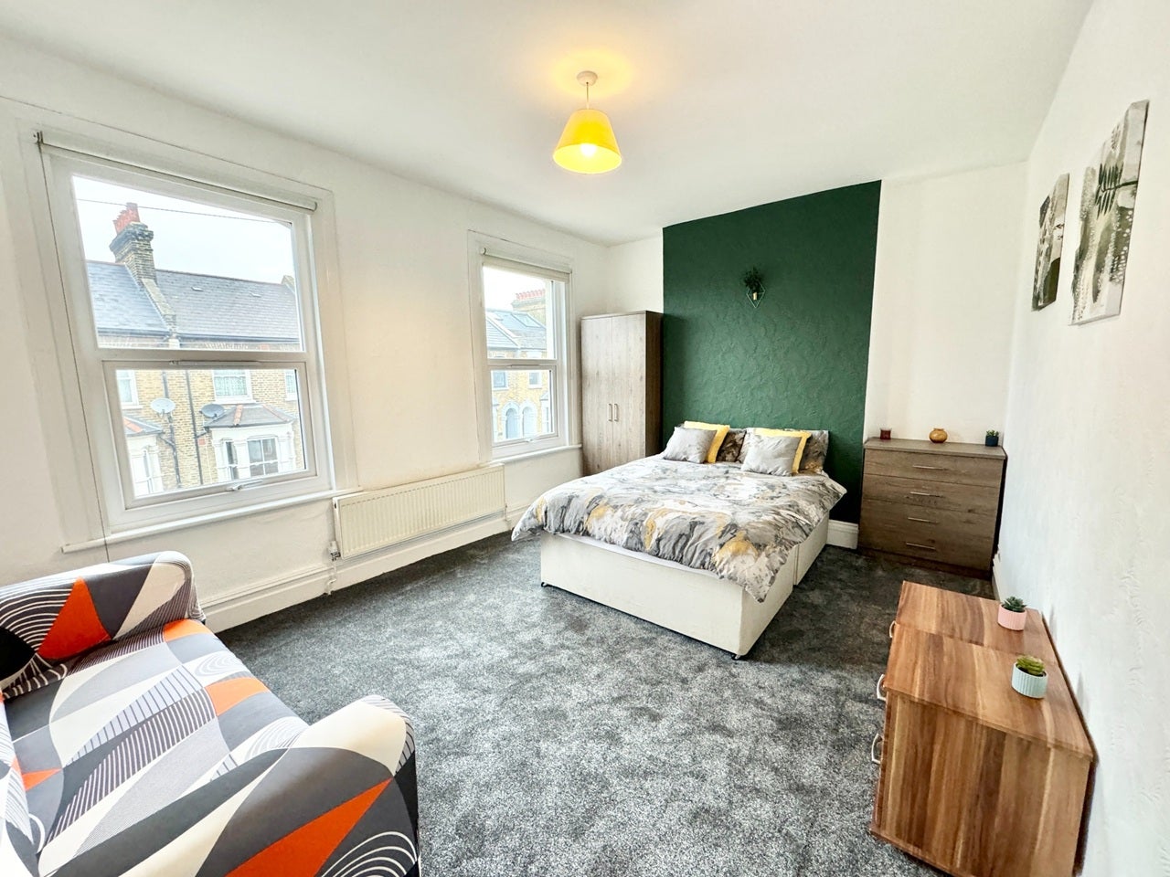 Room Crooke Road in Greater London