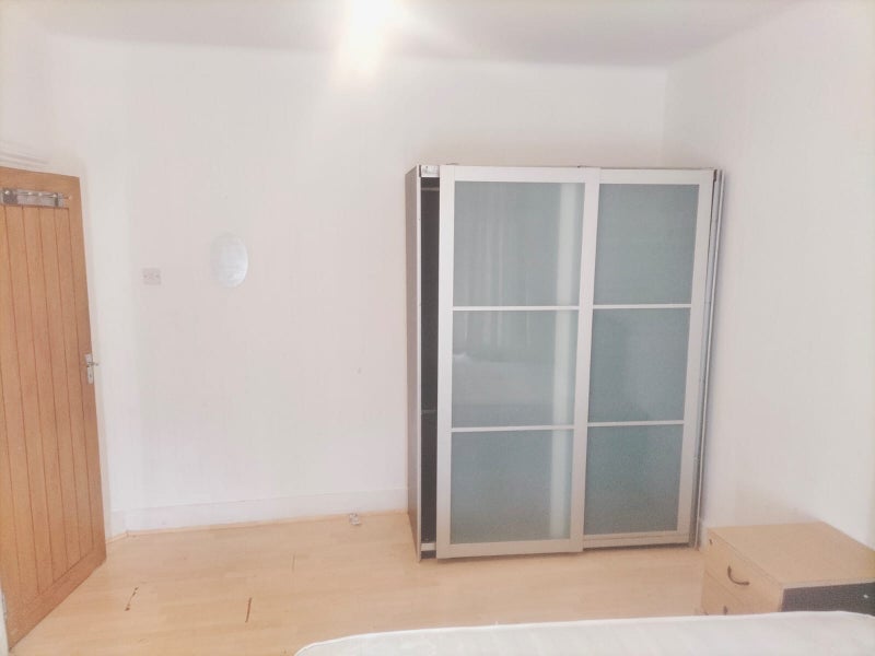 Room Chingford Road in Greater London