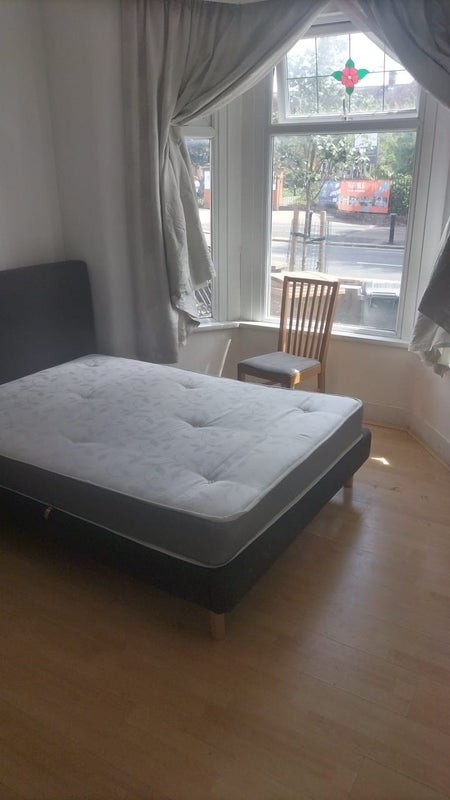 Room Chingford Road in Greater London