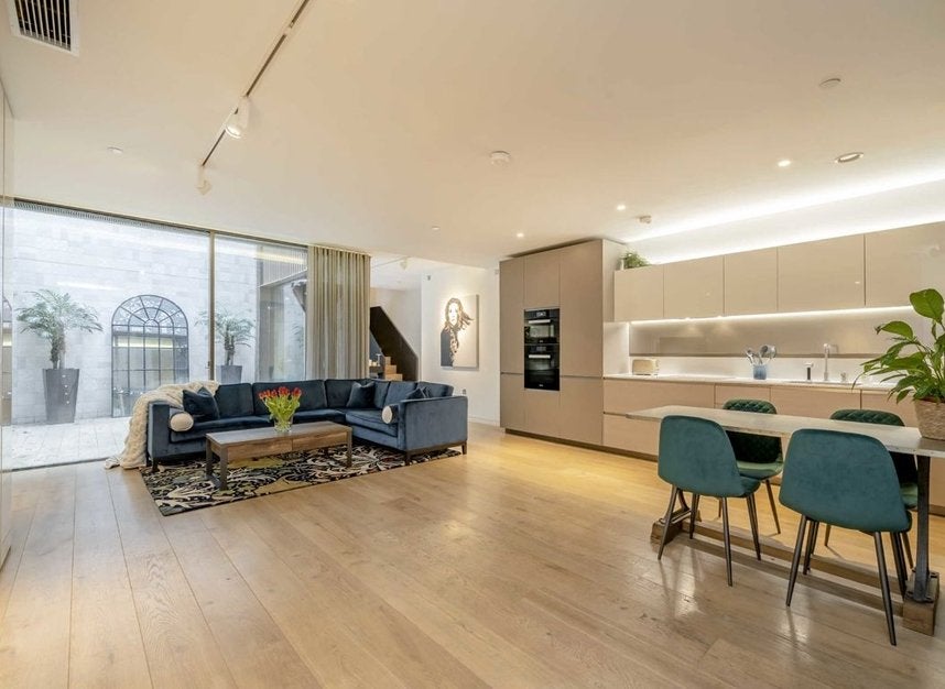 Flat Wardour Street in City of Westminster