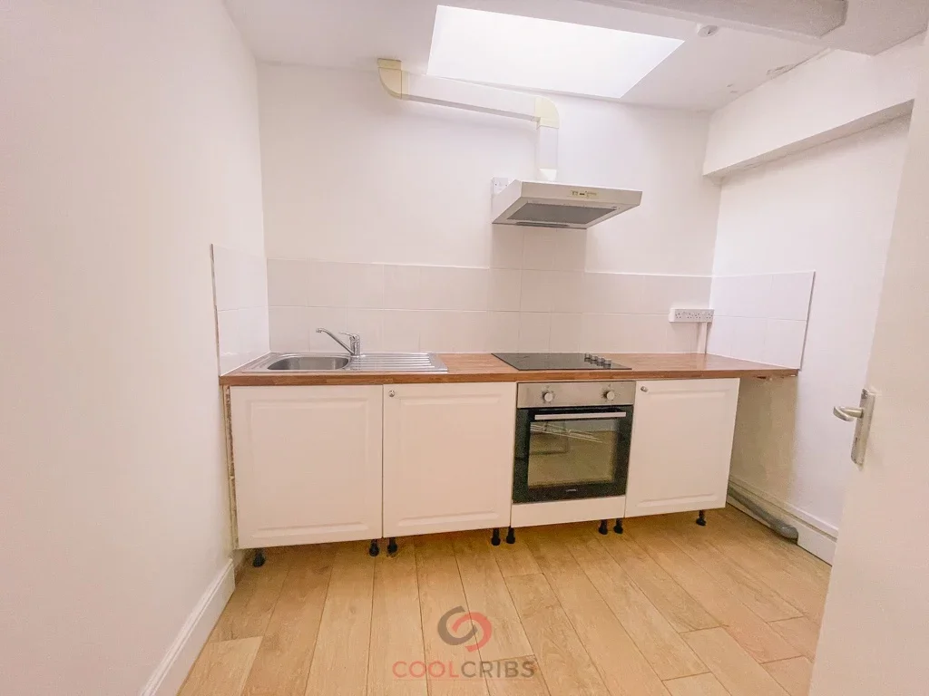 Flat Kember Street in Greater London