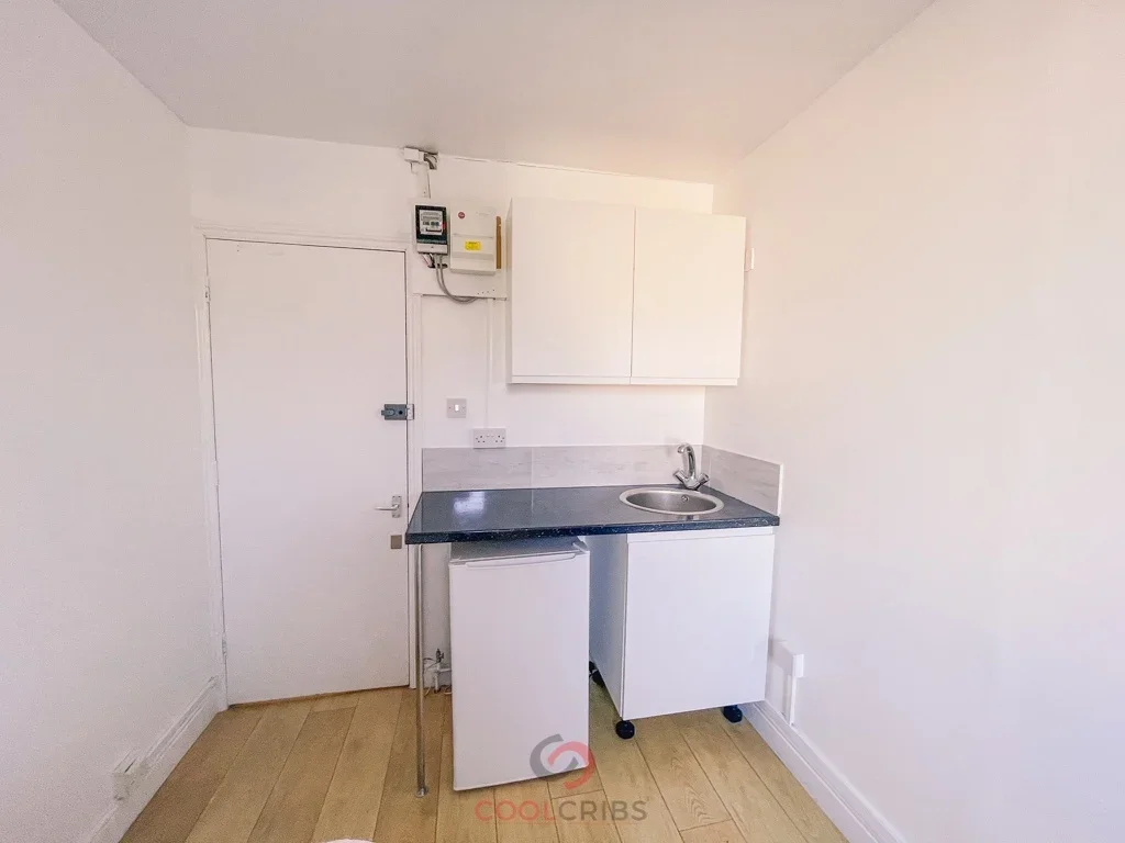 Flat Kember Street in Greater London