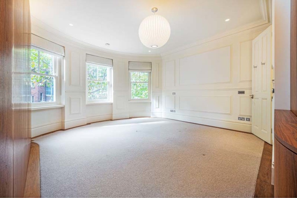 Flat Franklins Row in Greater London