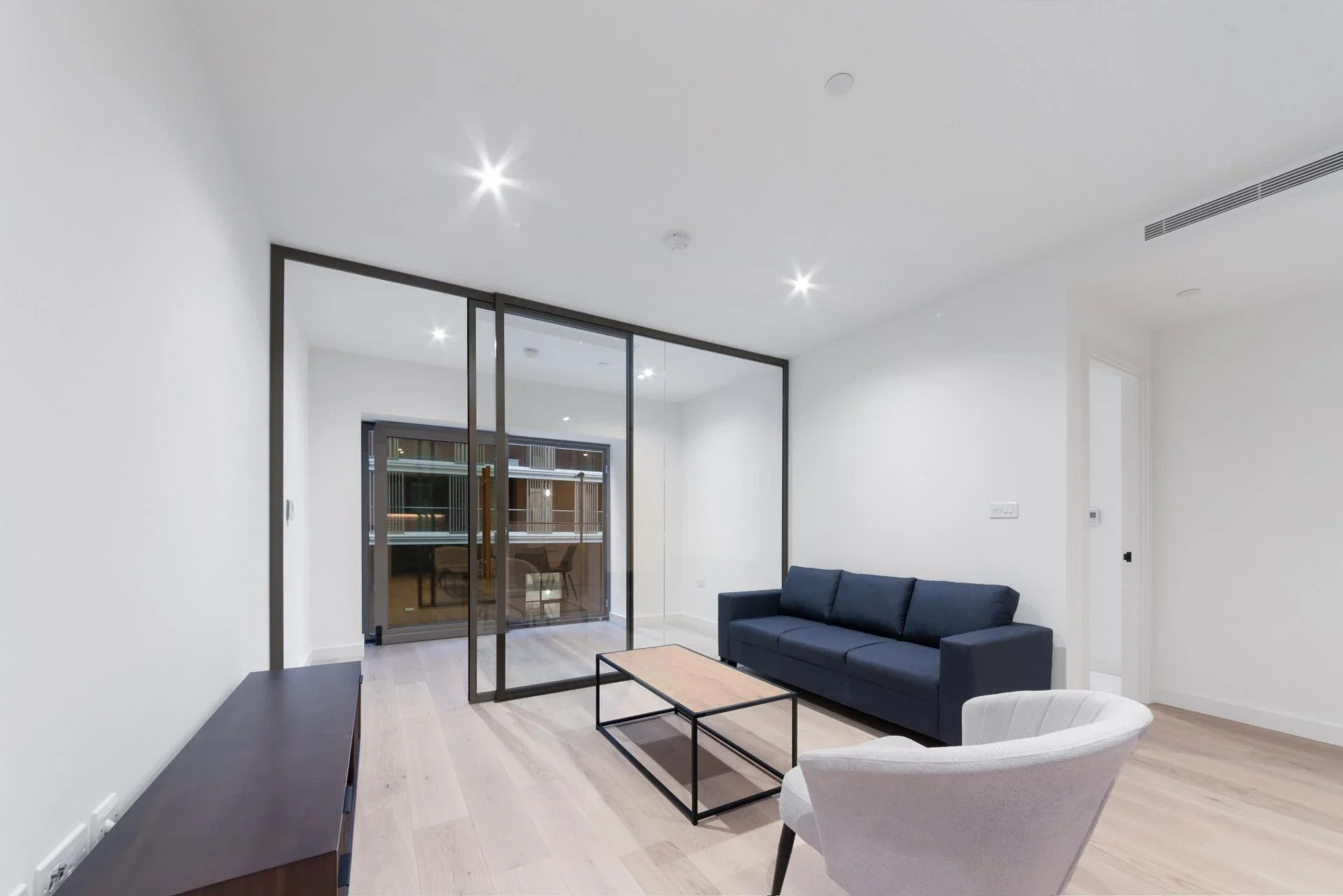Flat Riverside Walk in Greater London