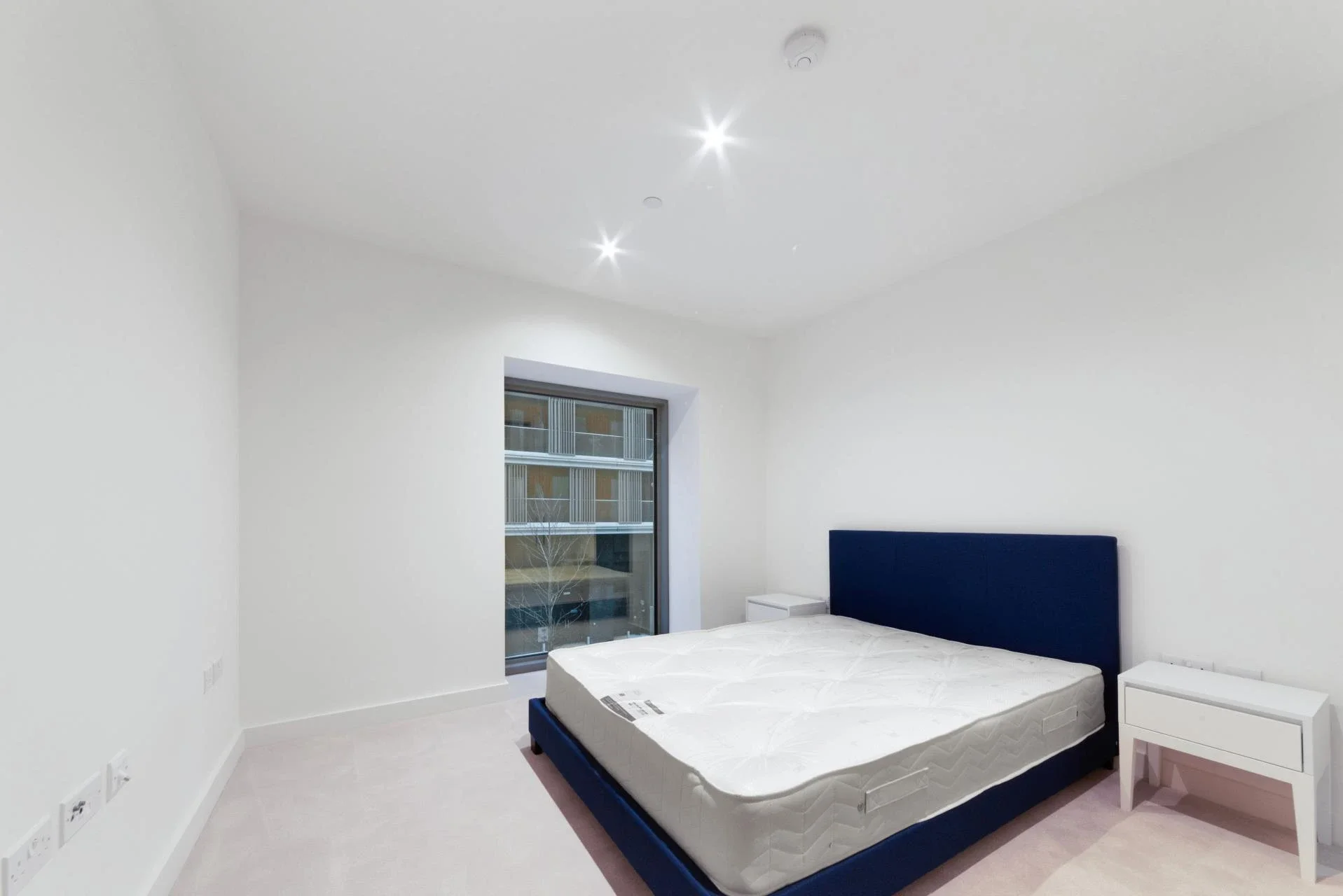 Flat Riverside Walk in Greater London