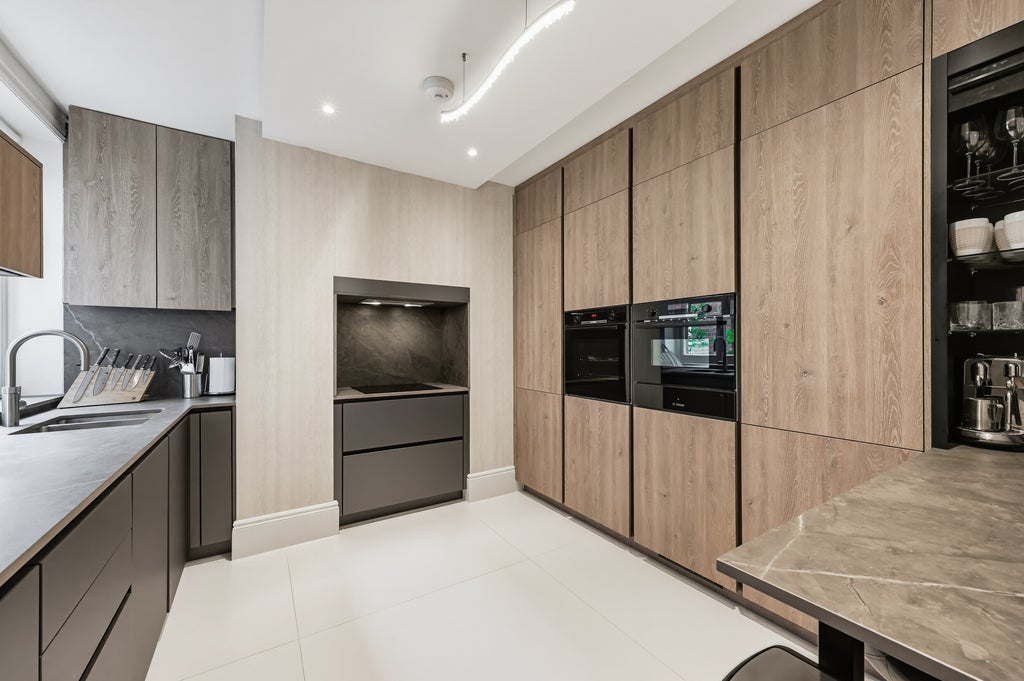 Flat Abingdon Villas in Greater London