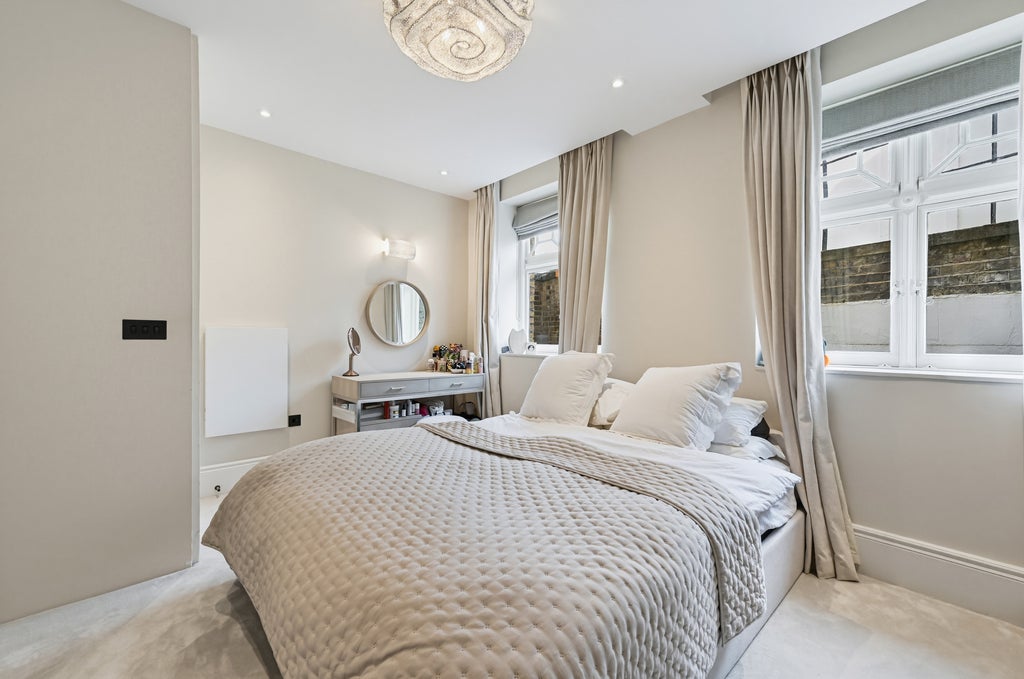Flat Abingdon Villas in Greater London