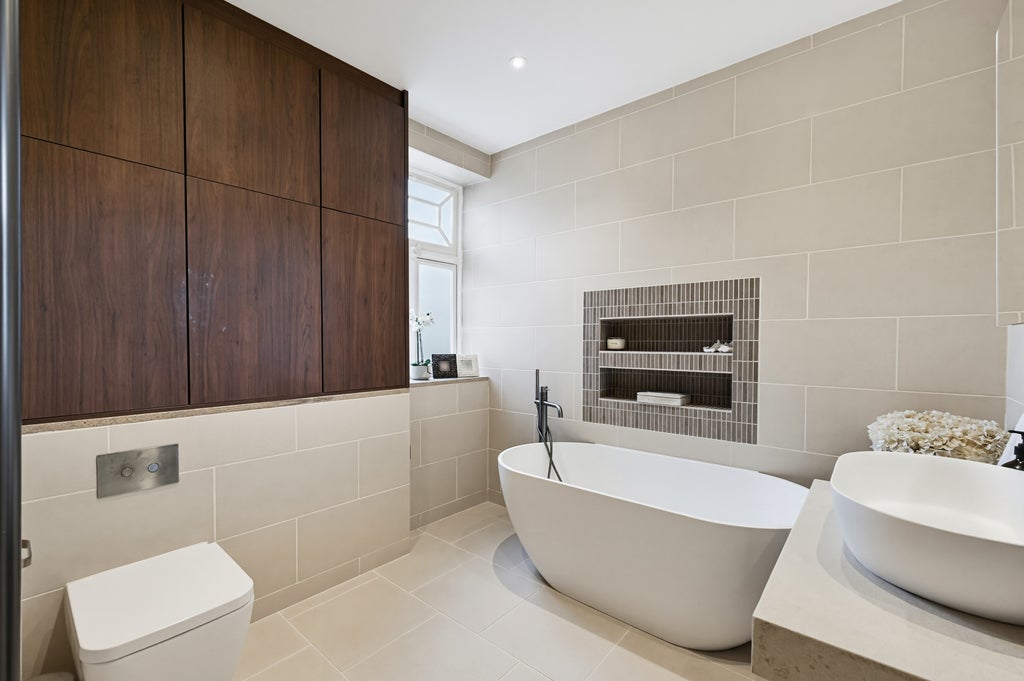 Flat Abingdon Villas in Greater London