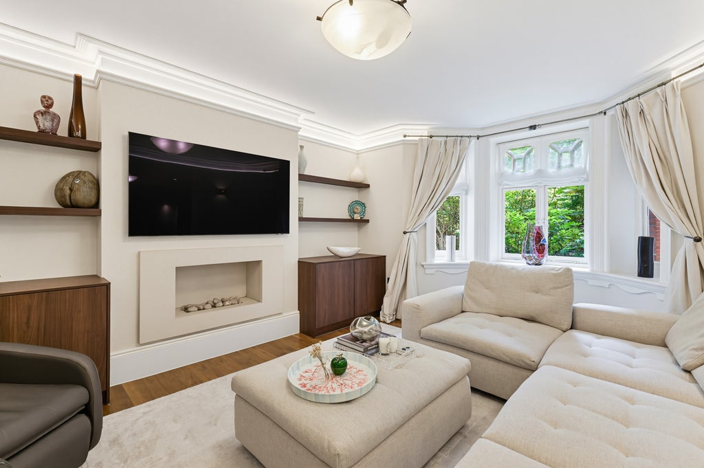 Flat Abingdon Villas in Greater London