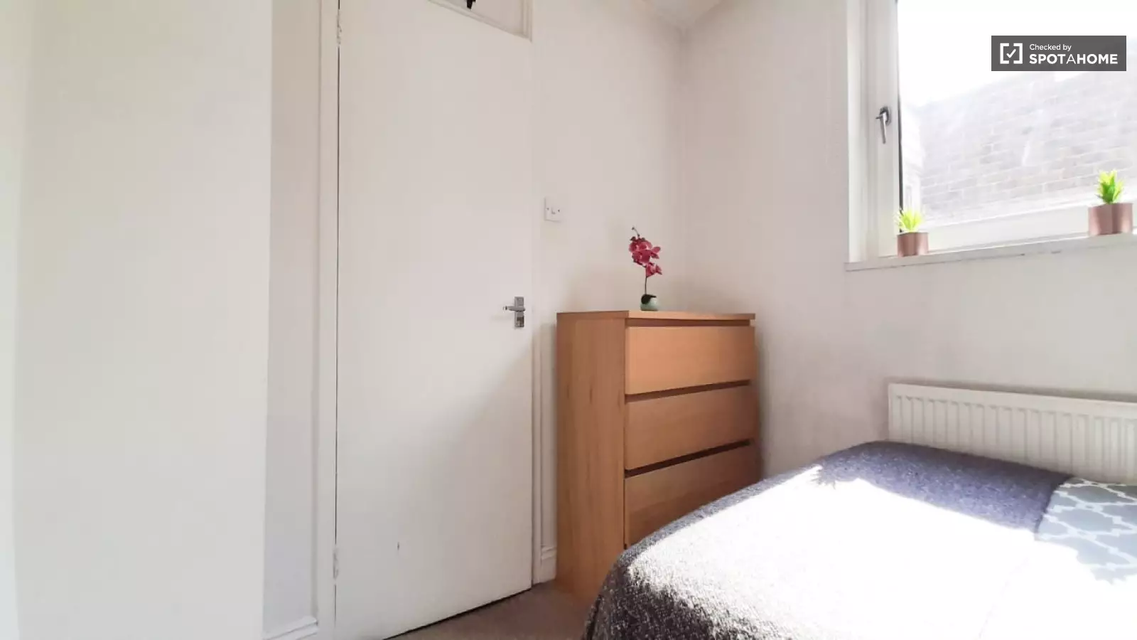 Flat Britannia Row in Greater London