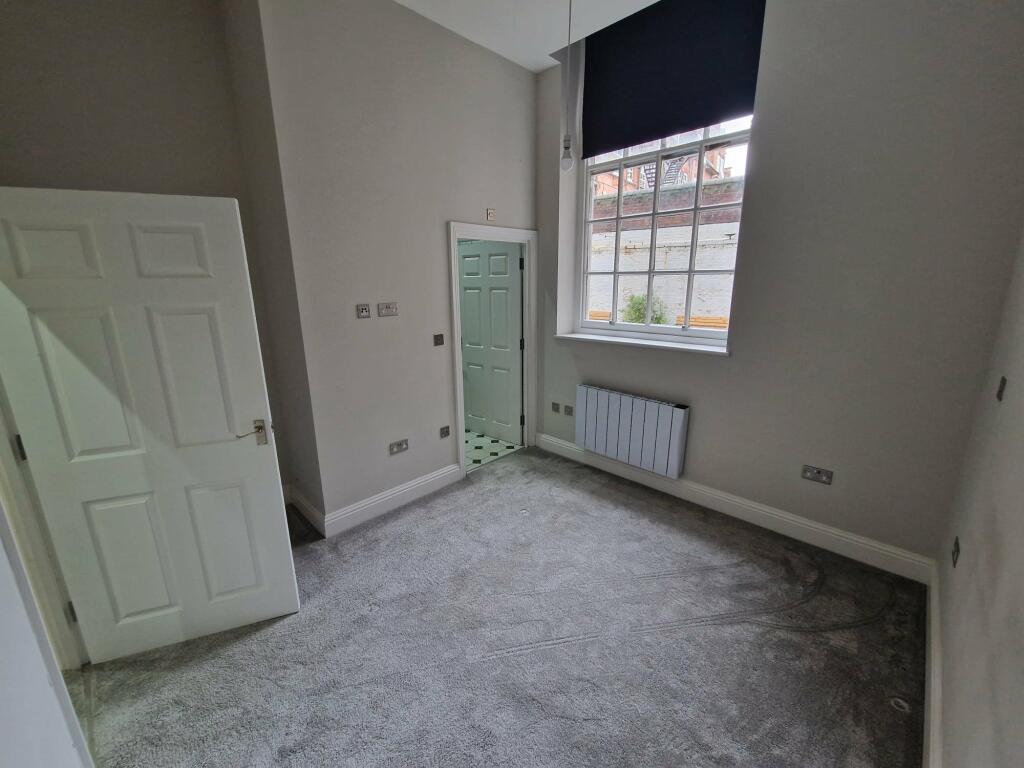 Flat Lichfield Road in Birmingham