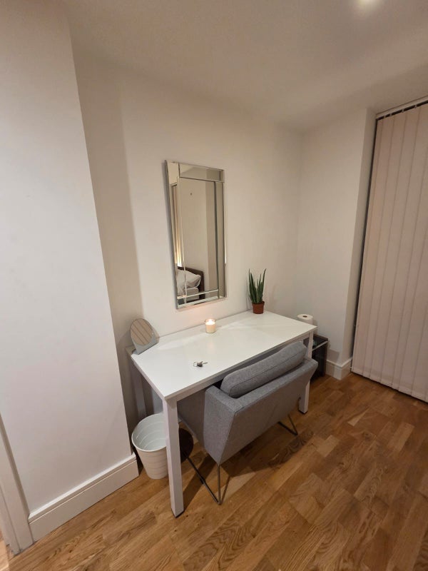 Room Greenwich High Road in Greater London