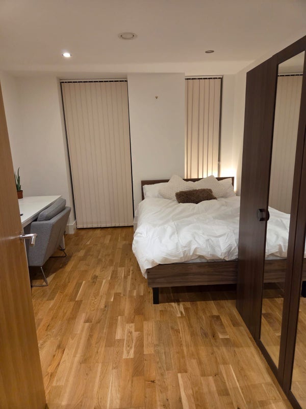 Room Greenwich High Road in Greater London