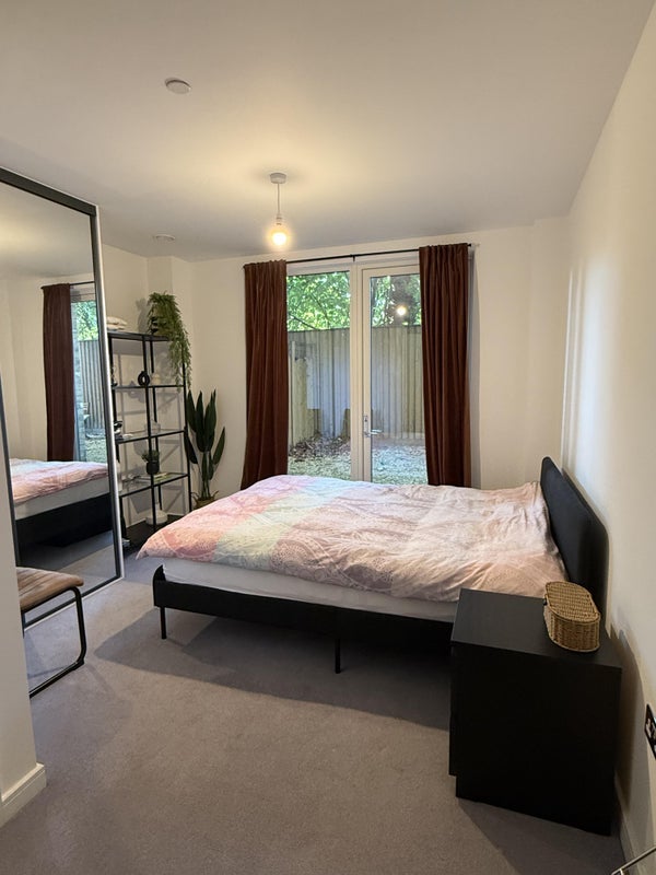 Room Track Street in Greater London