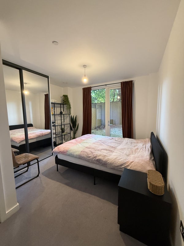 Room Track Street in Greater London