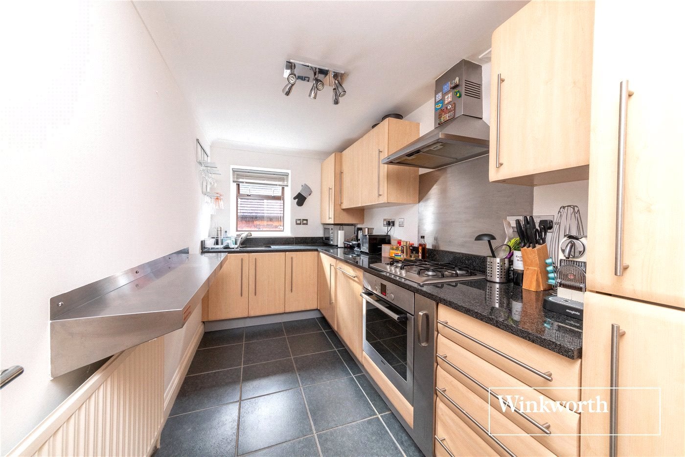 Flat Dollis Avenue in Greater London