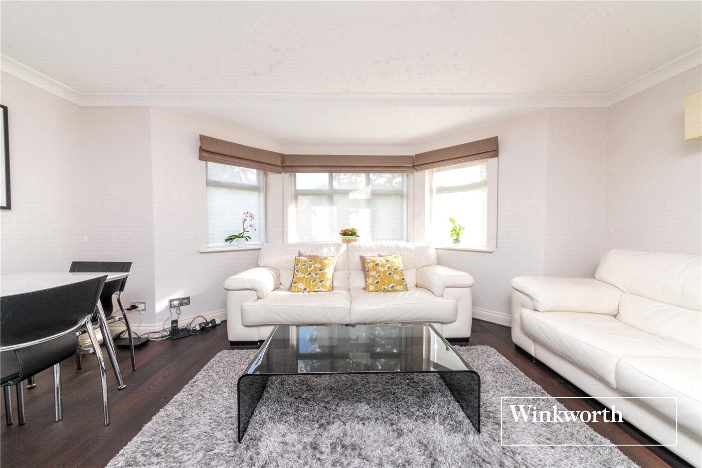 Flat Dollis Avenue in Greater London