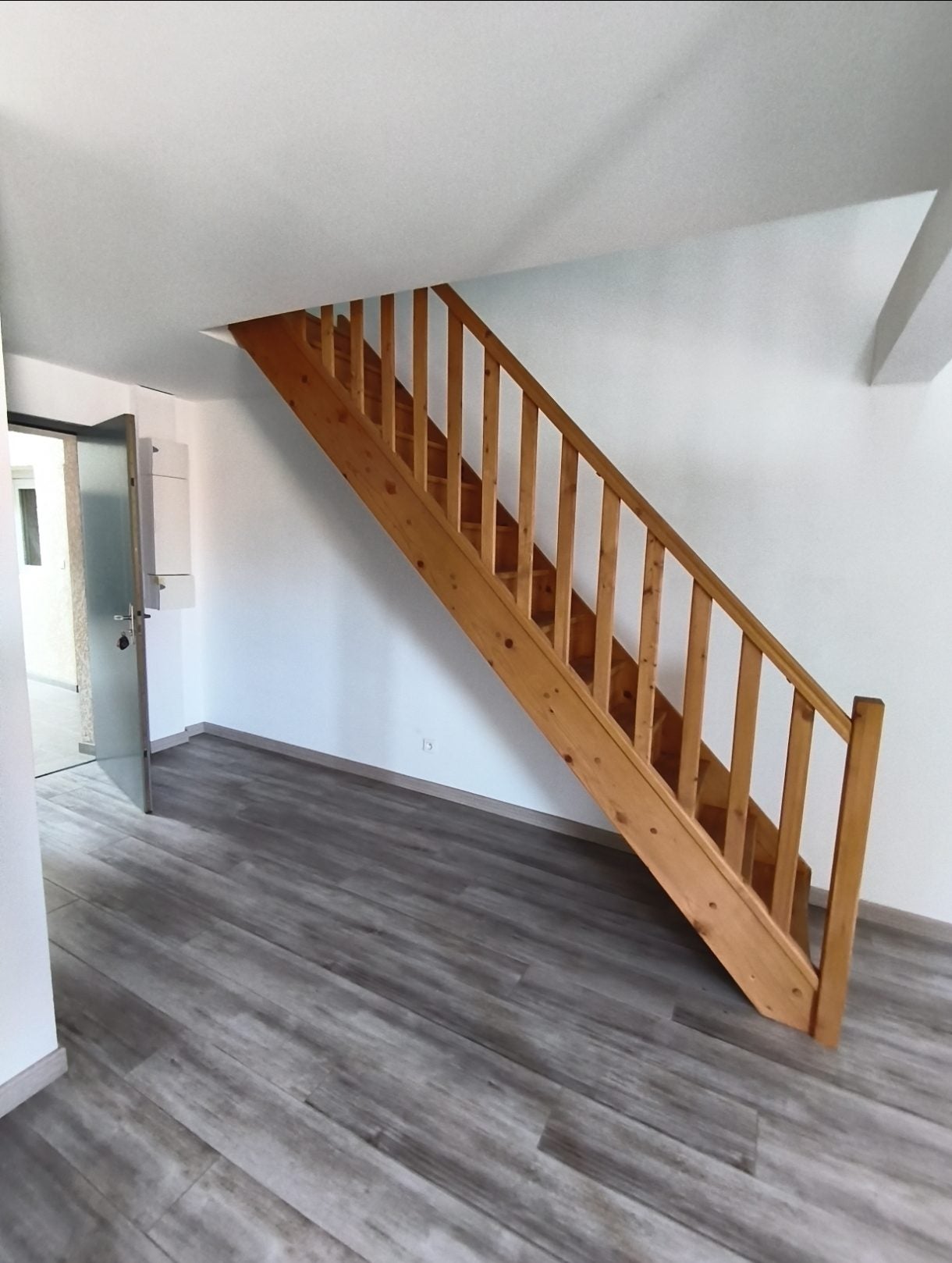 Flat Rue de la Chapelle in Clérey-sur-Brenon