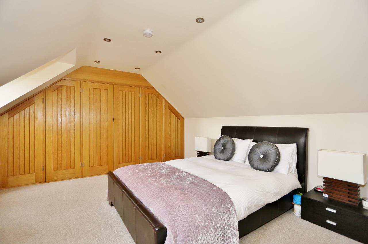 Flat Pelton Road in Greater London