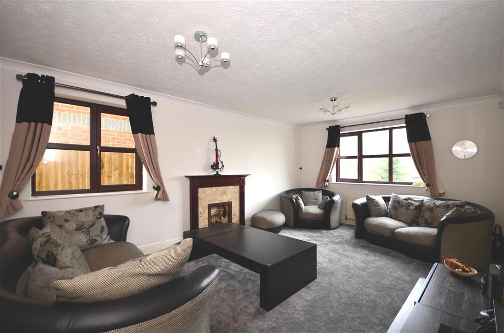 Flat Pelton Road in Greater London