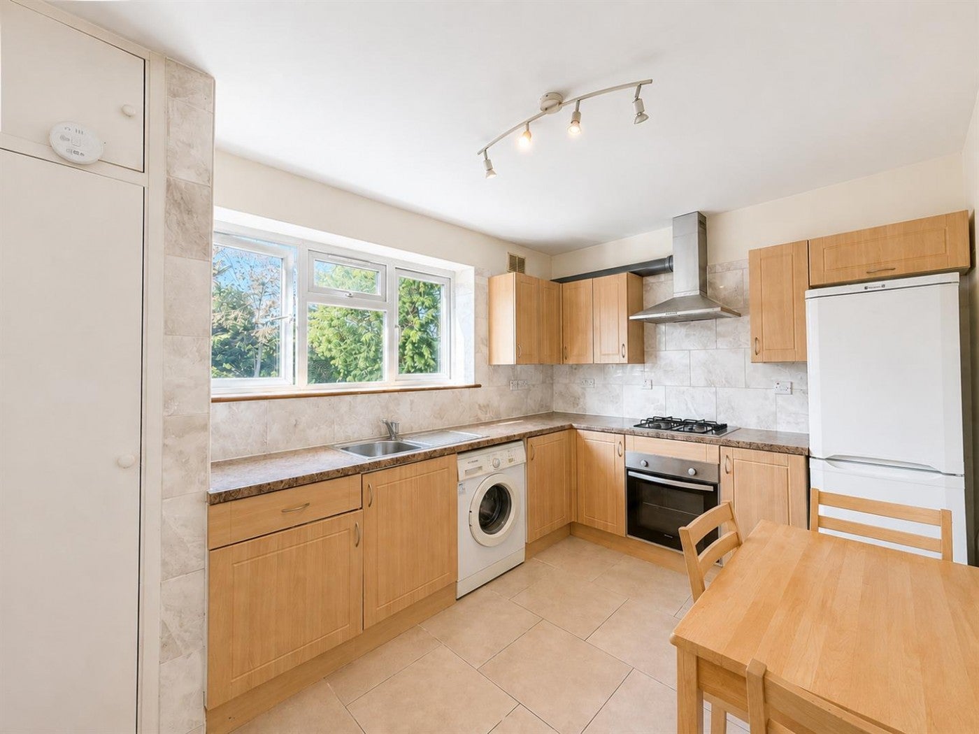 Flat Woodlands Grove in Greater London