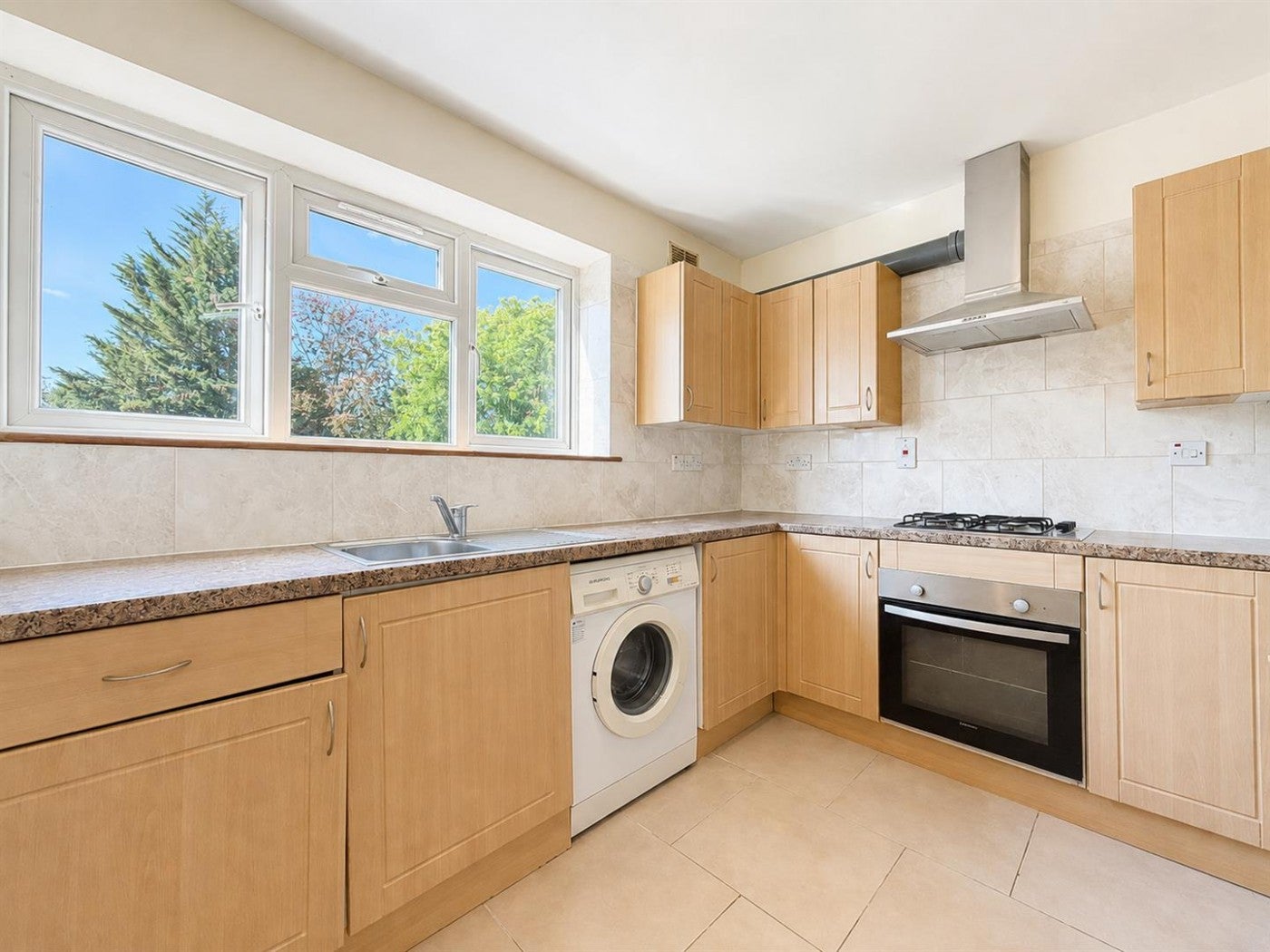 Flat Woodlands Grove in Greater London