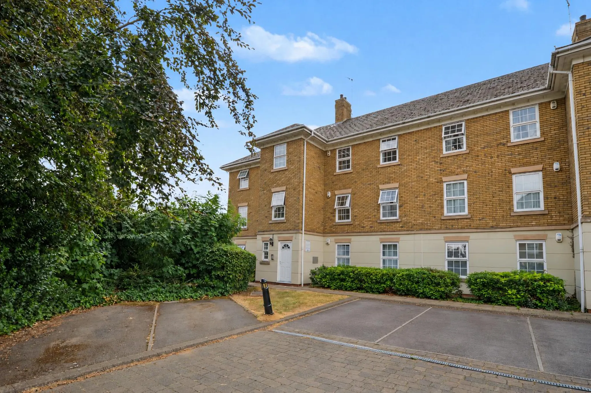 Flat Scholars Court in Northampton