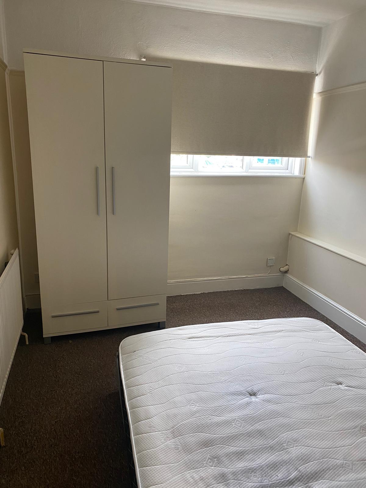 Flat Neasden Lane North in Greater London