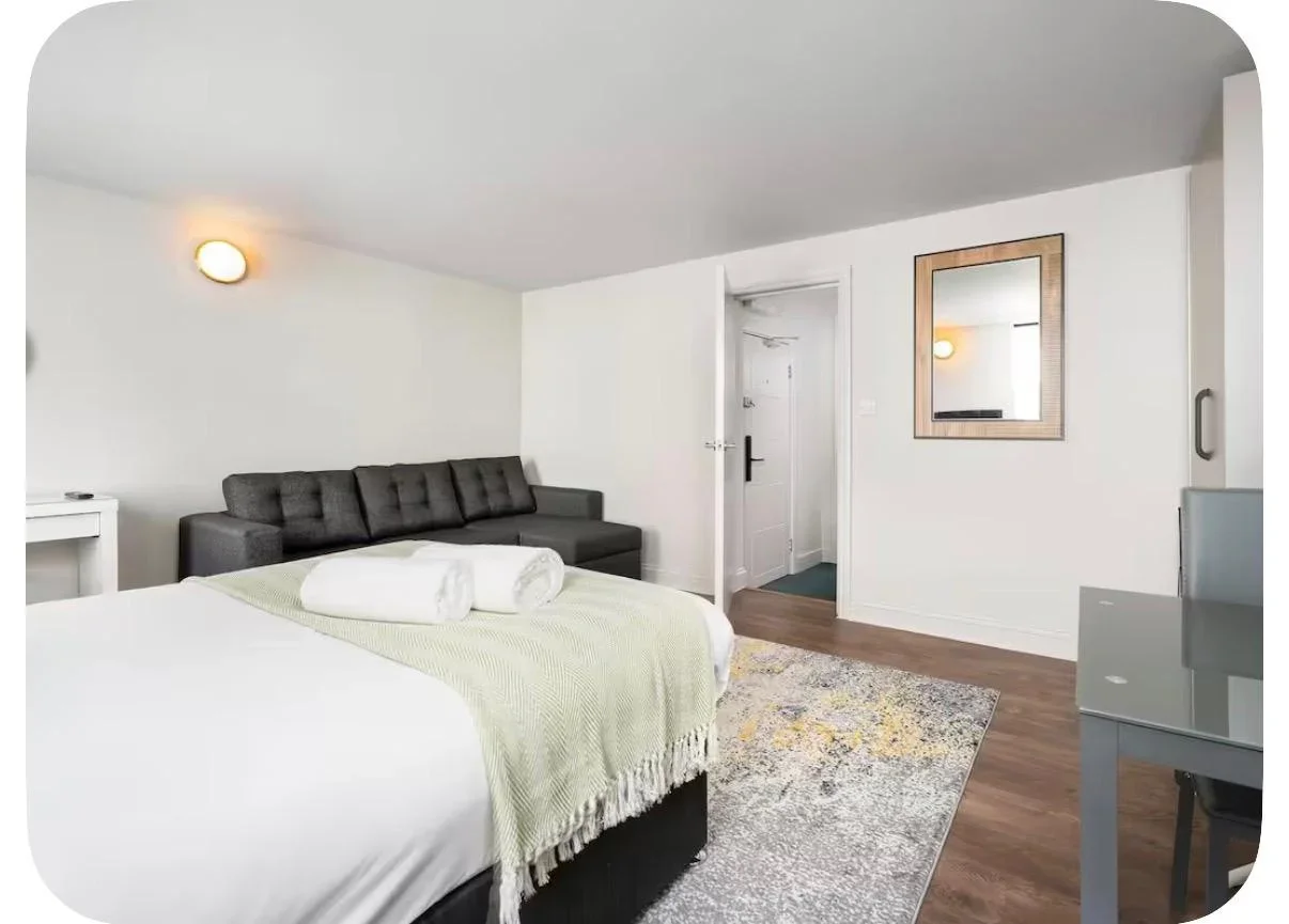 Flat Charlotte Street in Greater London