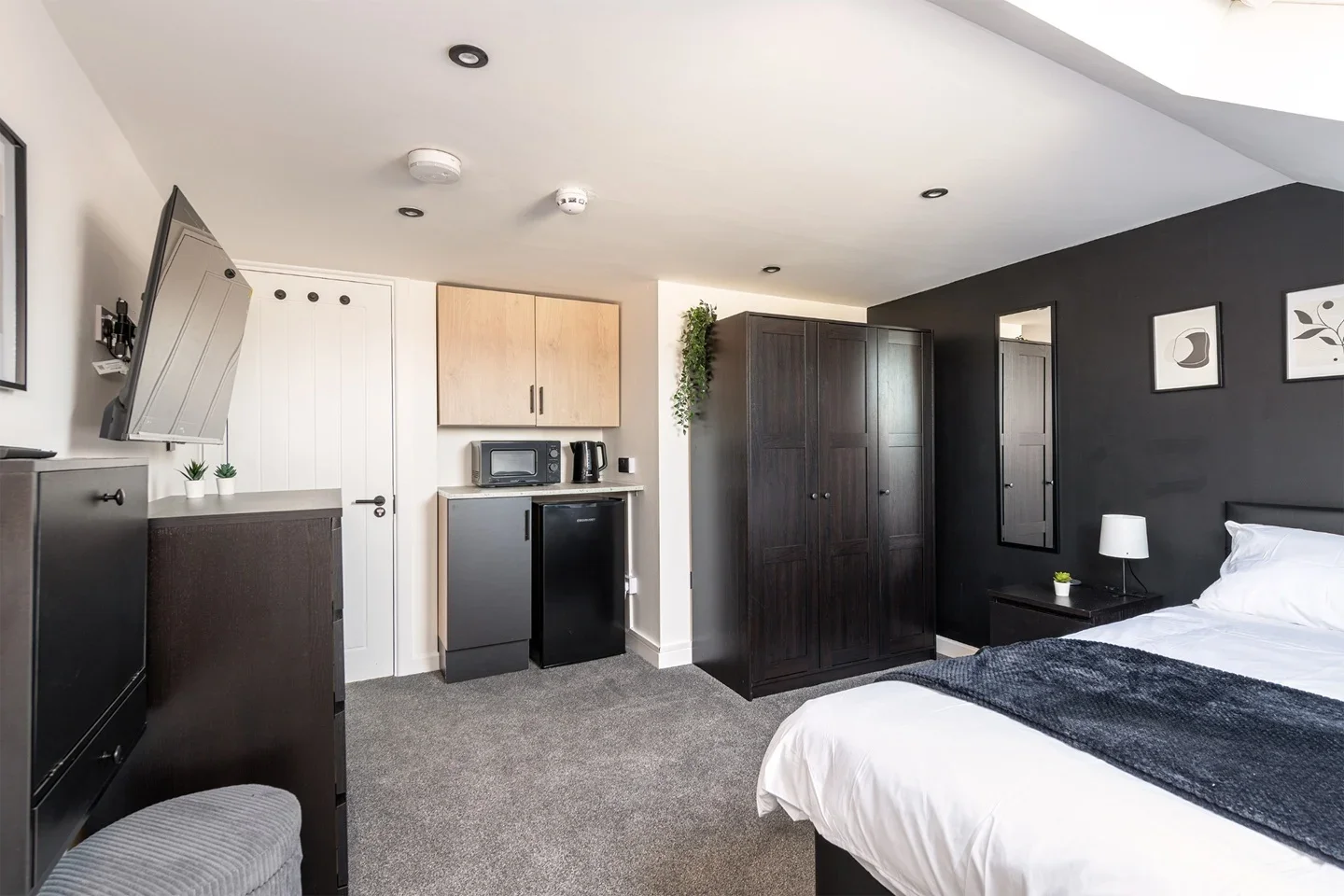 Room Longfellow Road in Gillingham