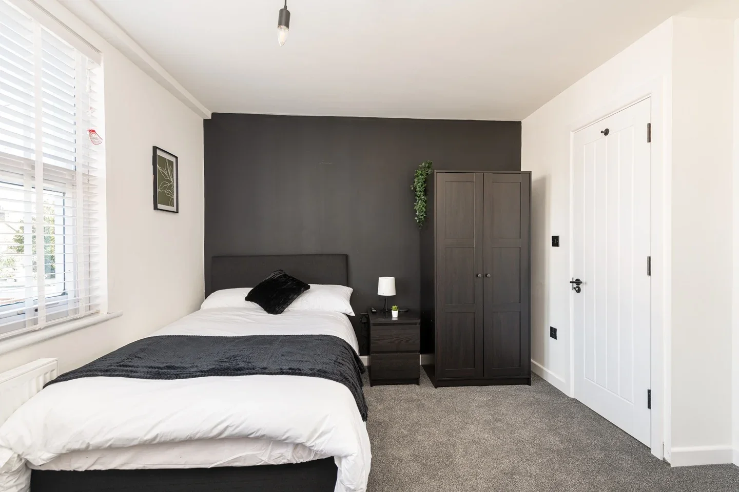 Room Longfellow Road in Gillingham