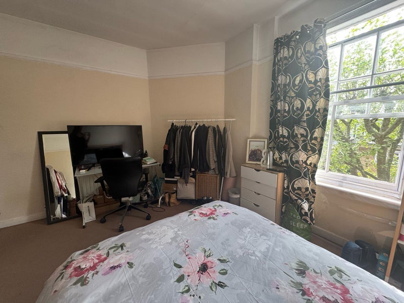 Flat Cromwell Avenue in Greater London
