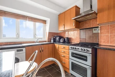 Flat Vanderbilt Road in Greater London