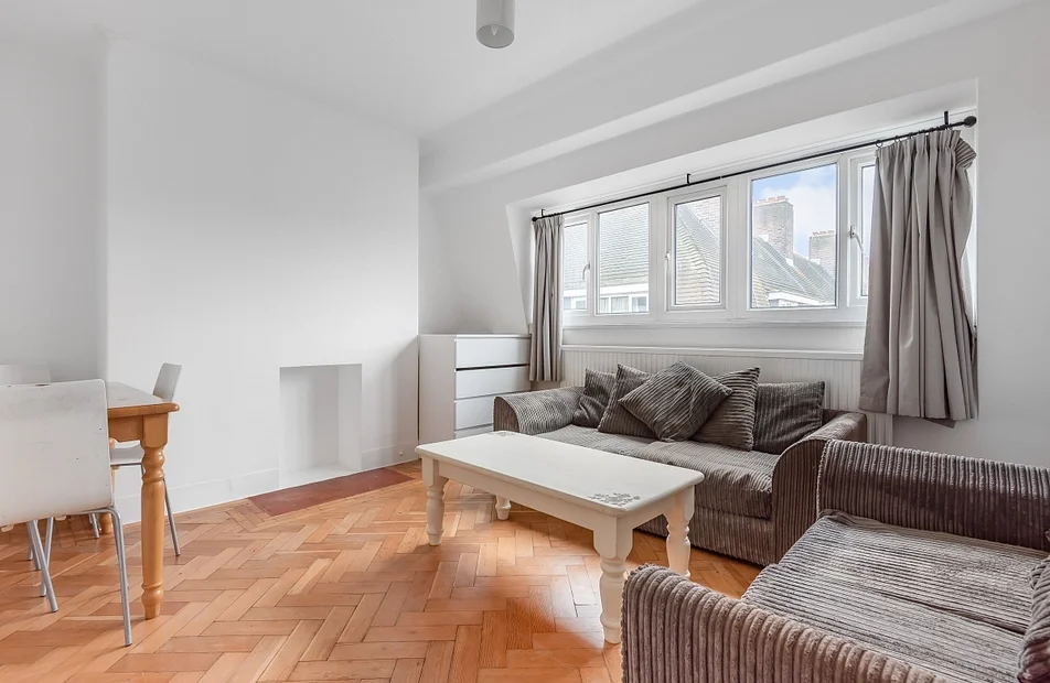 Flat Vanderbilt Road in Greater London