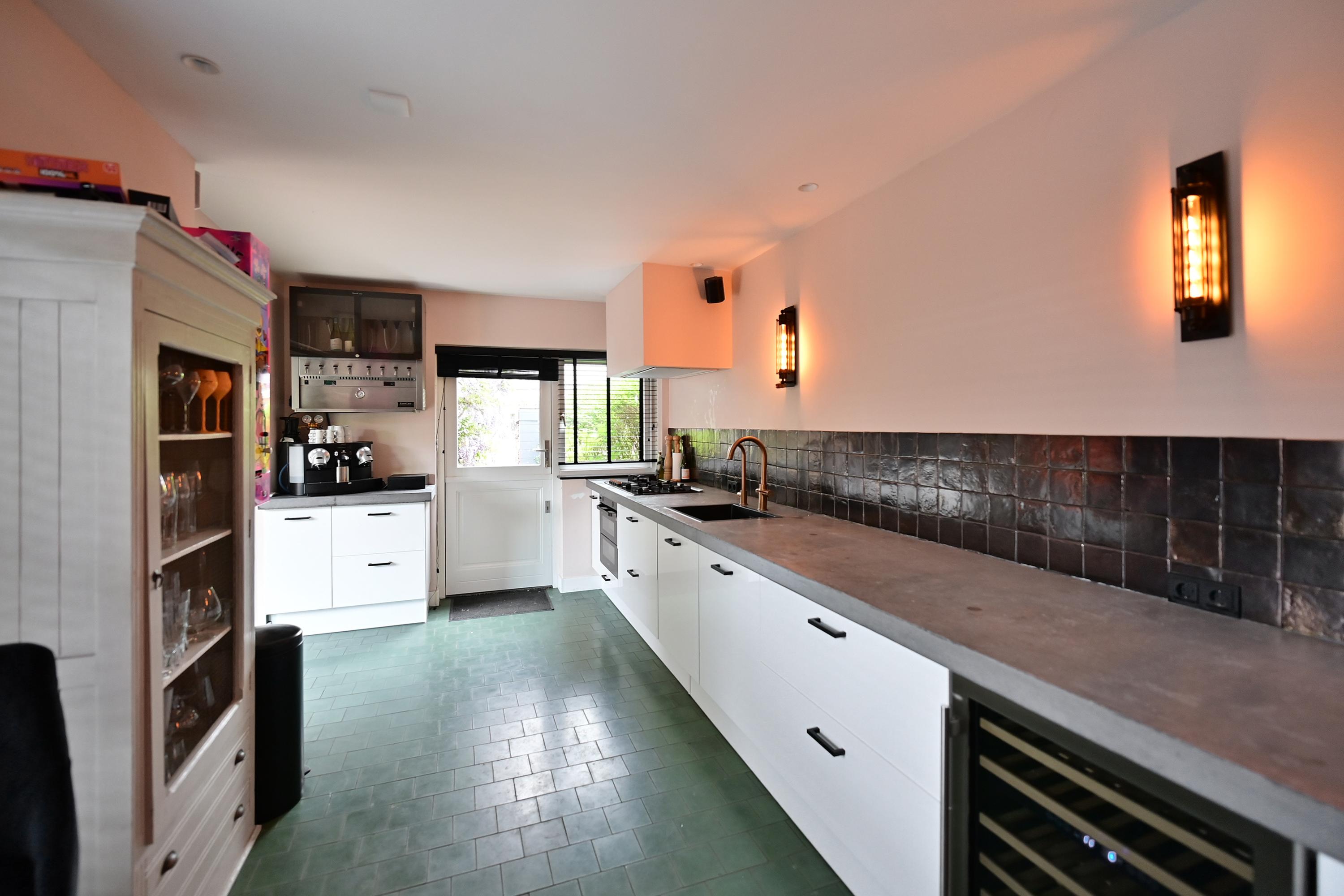 Hoekwoning te koop: De Savornin Lohmanlaan 10, Huizen