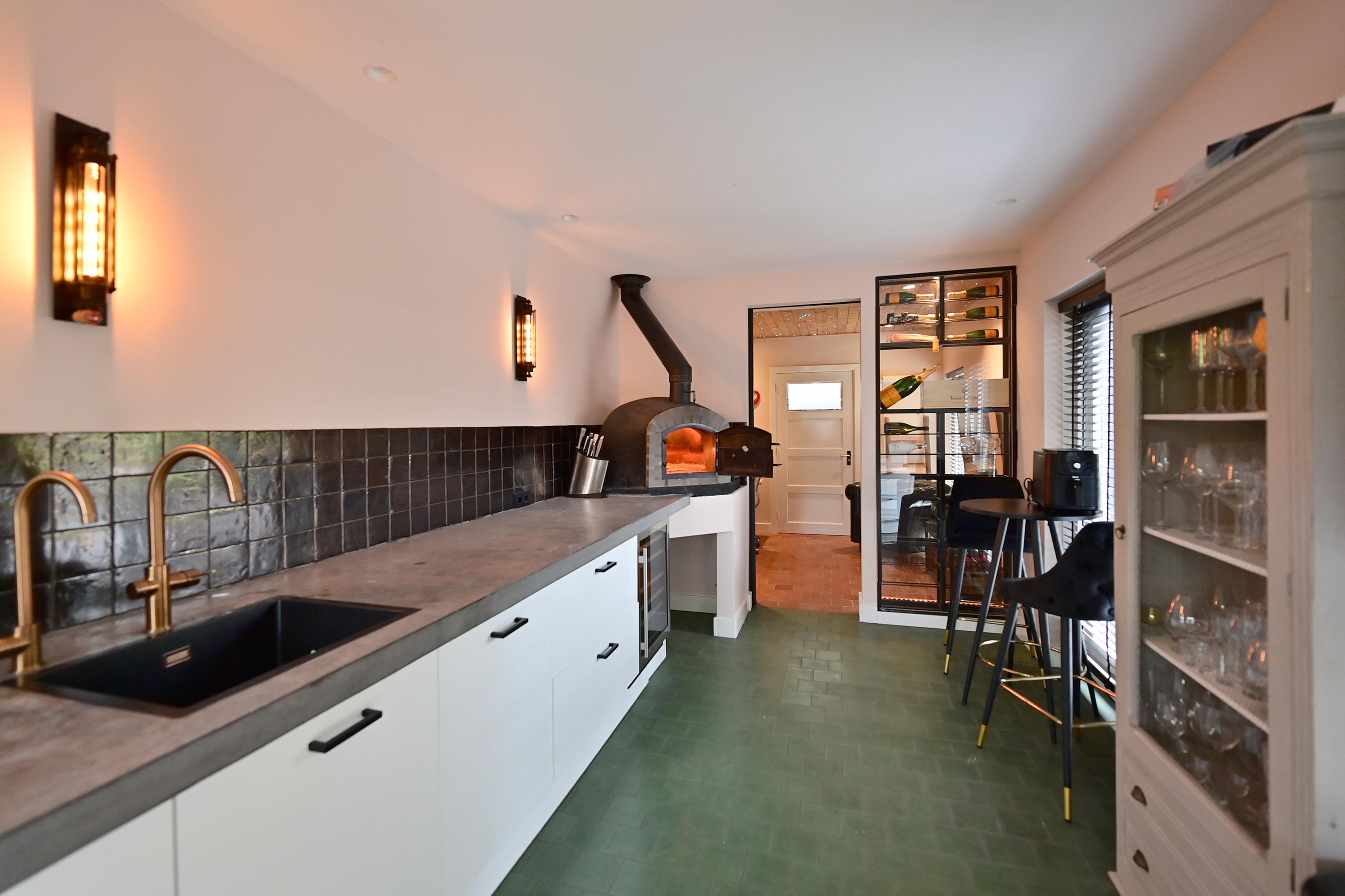 Hoekwoning te koop: De Savornin Lohmanlaan 10, Huizen