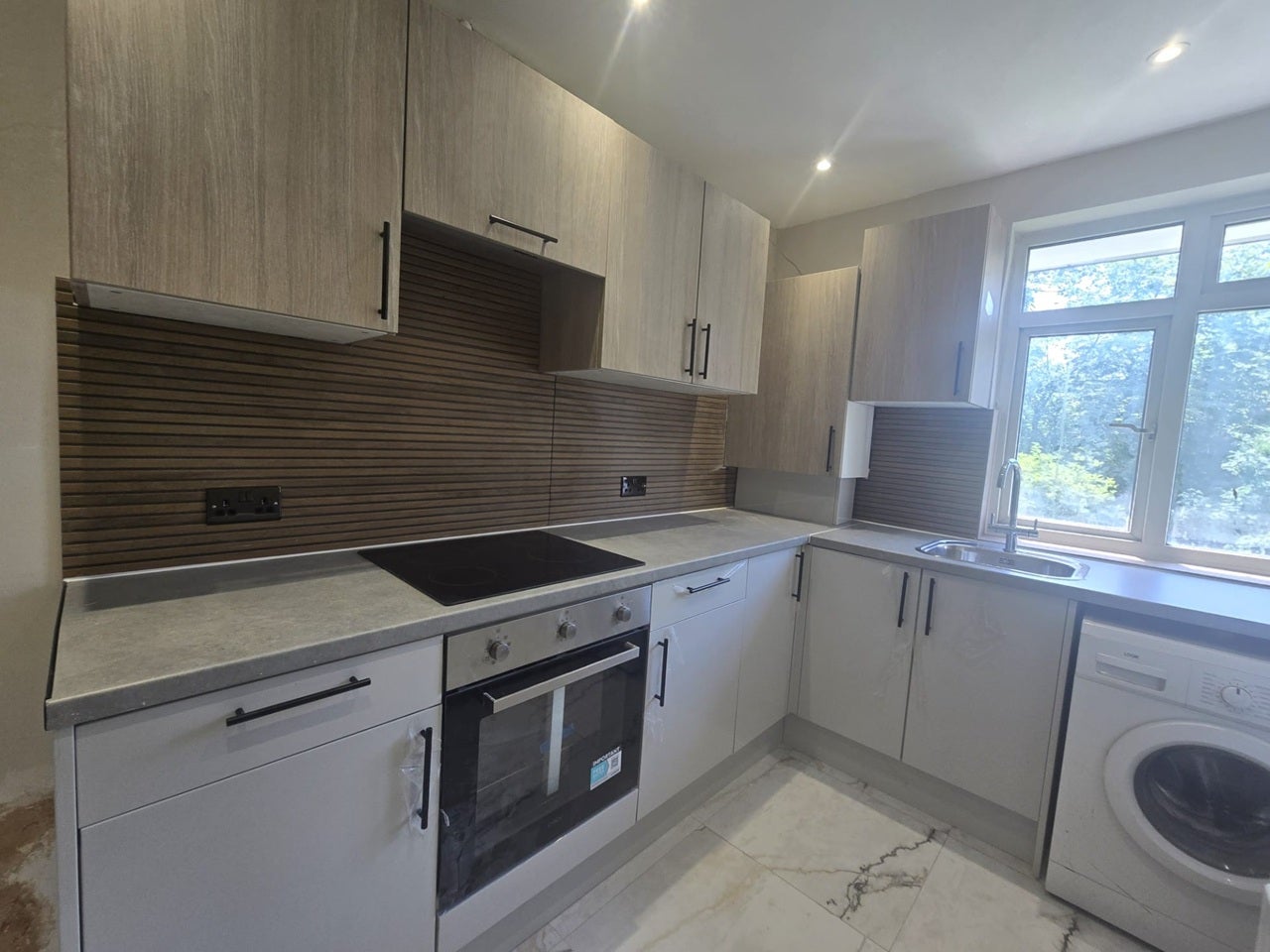 Flat Thurlow Park Road in Greater London