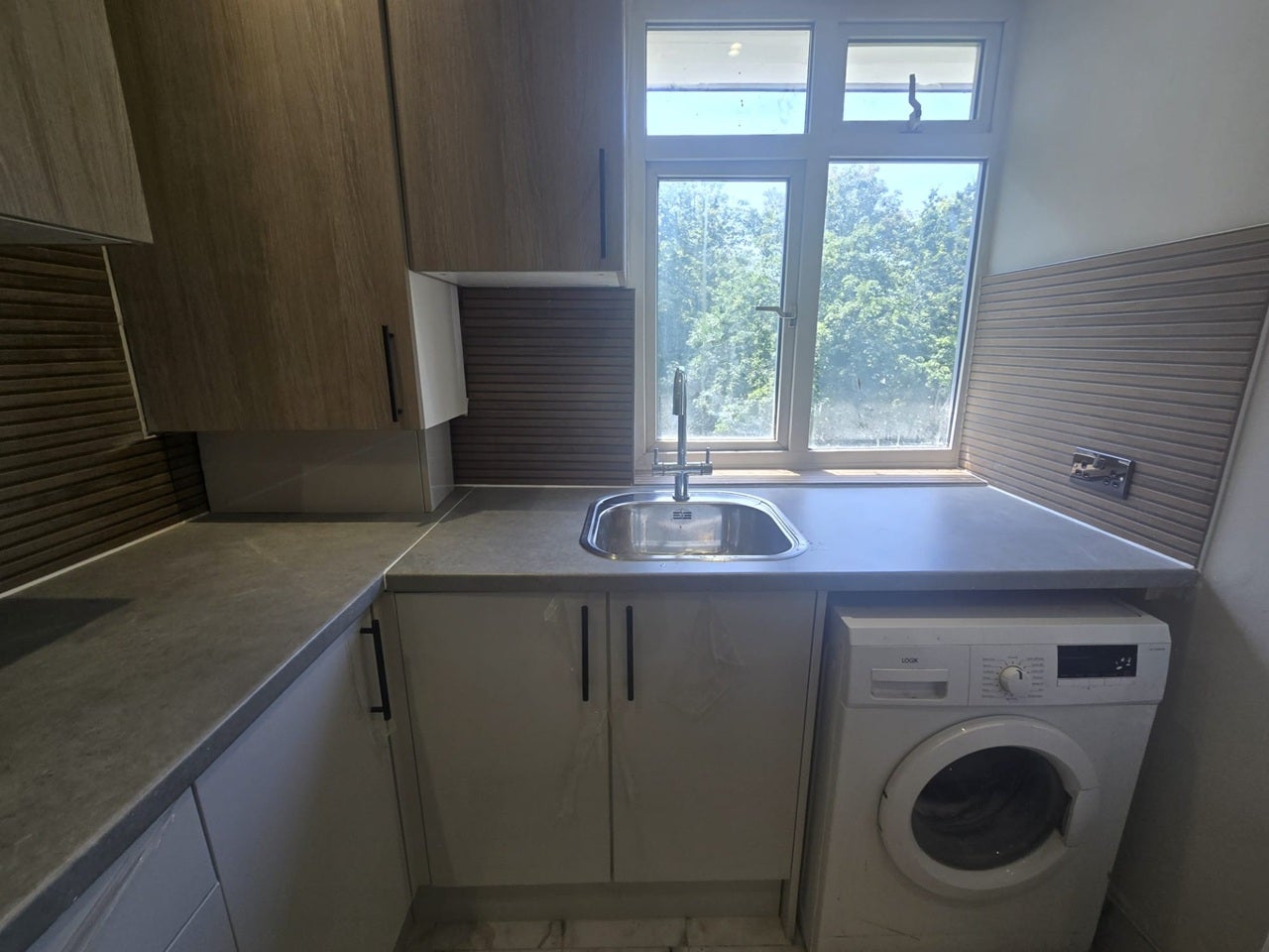 Flat Thurlow Park Road in Greater London