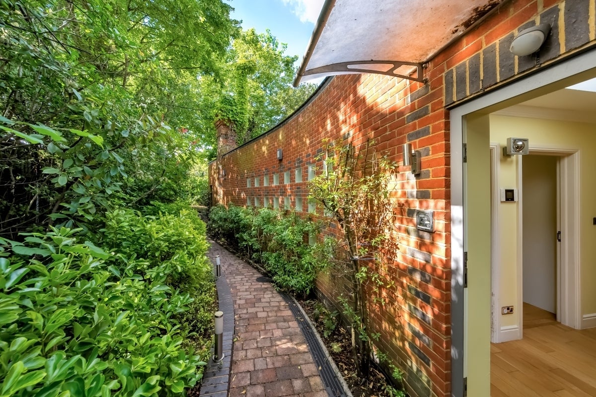 House Dartmouth Road in Greater London