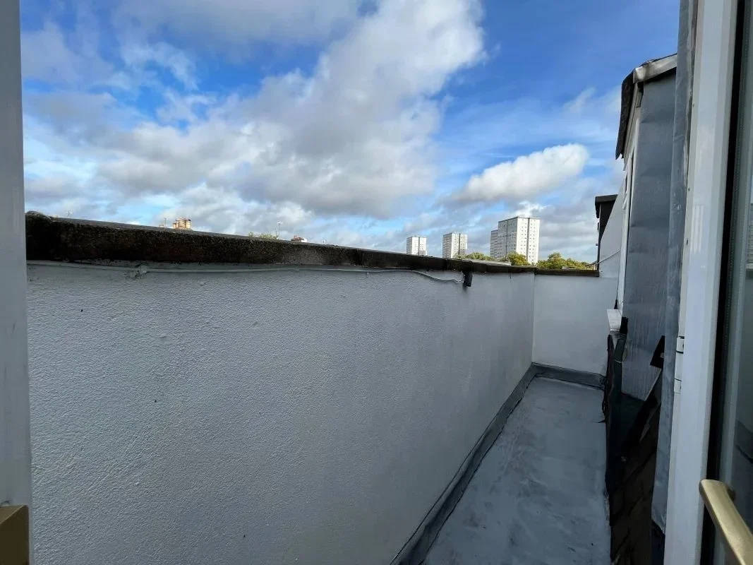 Flat Jackson Road in Greater London